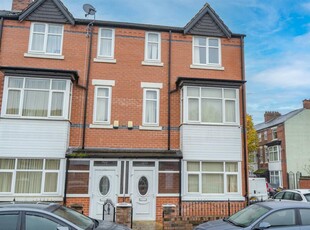 5 bedroom end of terrace house for sale in Clarendon Road, Whalley Range, M16
