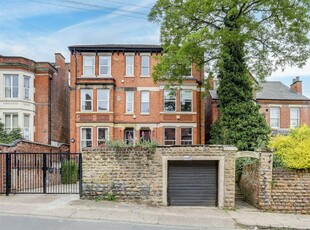 5 bedroom semi-detached house for sale in Burns Street, Nottingham, Nottinghamshire, NG7 4DT, NG7