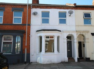 5 bedroom terraced house for rent in Abington Avenue, Northampton, NN1
