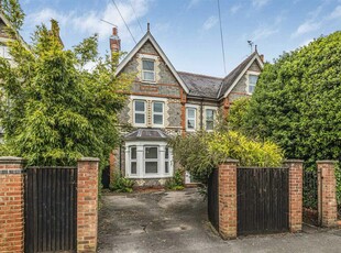 6 bedroom semi-detached house for sale in Christchurch Gardens, Reading, RG2