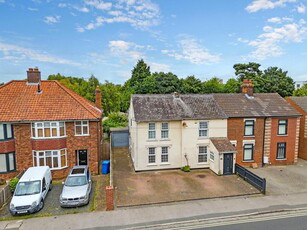 6 bedroom semi-detached house for sale in Foxhall road, Ipswich, IP3