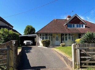 Bungalow to rent in Barnfield Road, Crawley RH10