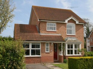 Detached house to rent in Finches Close, Littlehampton, West Sussex BN17