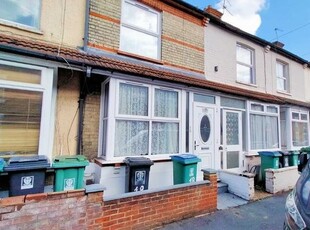 Detached house to rent in Leavesden Road, Watford, Hertfordshire WD24