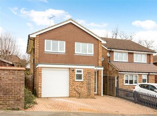 Detached house to rent in Newton Close, Harpenden, Hertfordshire AL5