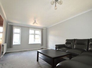 Detached house to rent in Rochfords Gardens, Slough, Berkshire SL2