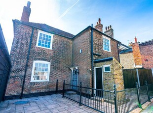 Detached house to rent in St. Margarets Street, Rochester ME1