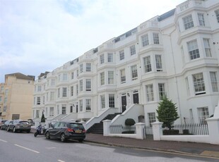 Duplex to rent in Silverdale Road, Eastbourne BN20