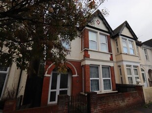 End terrace house to rent in Hainault Avenue, Westcliff-On-Sea SS0