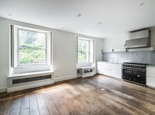End terrace house to rent in Northampton Park, Canonbury N1
