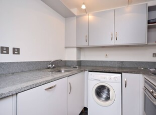 Flat in Hoxton Square, Shoreditch, N1