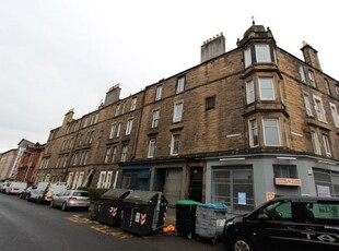 Flat to rent in Albion Road, Leith, Edinburgh EH7