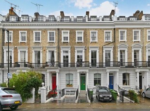 Flat to rent in Alexander Street, London W2