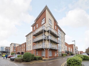 Flat to rent in Bosworth House, Reading RG30