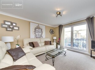 Flat to rent in Collingwood Court, The Strand, Brighton BN2