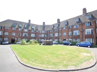 Flat to rent in Condor Court, Guildford GU2