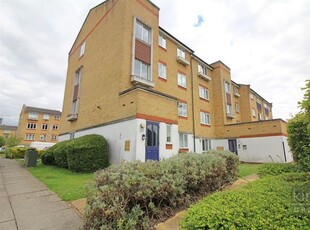 Flat to rent in Dadswood, Harlow CM20