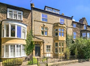 Flat to rent in Devonshire Place, Harrogate HG1
