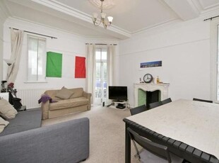 Flat to rent in Earl's Court Square, London SW5