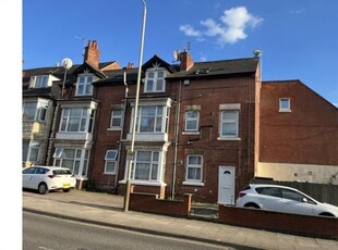 Flat to rent in Glenfield Road, Leicester LE3