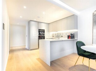 Flat to rent in Hampton Tower, South Quay Plaza, 75 Marsh Wall, Canary Wharf E14