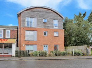 Flat to rent in Hatfield Road, St. Albans, Hertfordshire AL1
