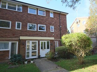 Flat to rent in Hever Close, Maidenhead, Berkshire SL6