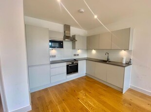 Flat to rent in Hill View Apartments, Henley-On-Thames RG9