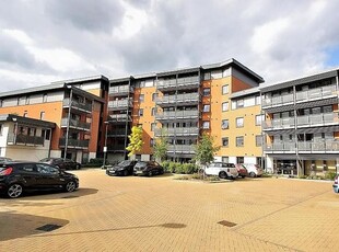 Flat to rent in Lynmouth Avenue, Chelmsford CM2
