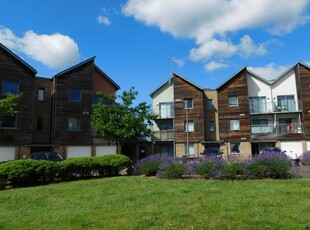 Flat to rent in Marine House, Quayside Drive, Colchester, Essex CO2
