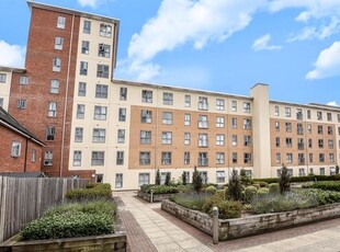 Flat to rent in Moulsford Mews, Lansdowne House RG30