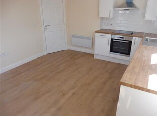 Flat to rent in New Road, Kidderminster DY10