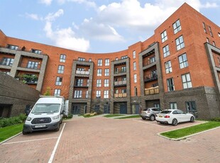 Flat to rent in Nightingale Way, Reading RG30