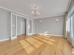 Flat to rent in Saxon Hall, Palace Court, London W2