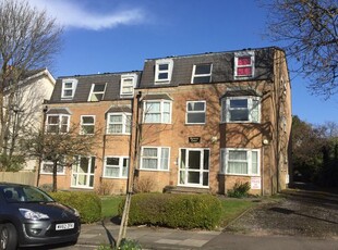 Flat to rent in Springfield Road, Brighton BN1