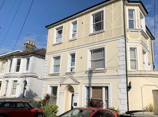 Flat to rent in Upper Grosvenor Road, Tunbridge Wells, Kent TN1