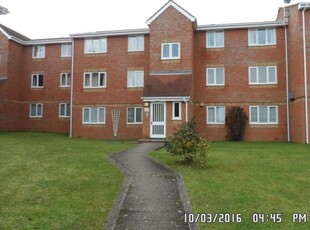 Flat to rent in Walpole Road, Burnham, Slough SL1