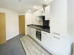 Flat to rent in Windsor Street, Salford M5