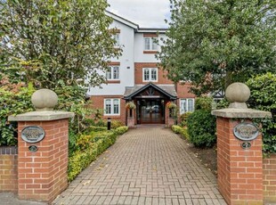 Flat to rent in Woodmere Court, Avenue Road, London N14