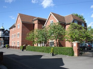 Flat to rent in Wyndale Close, Henley-On-Thames, Oxfordshire RG9