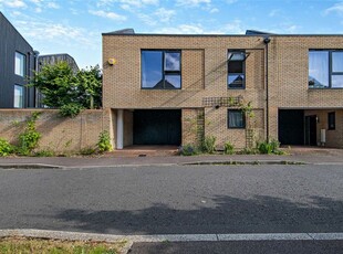 Link-detached house to rent in Chalkwells Way, Trumpington, Cambridge, Cambridgeshire CB2