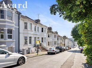 Maisonette to rent in Ditchling Rise, Brighton BN1