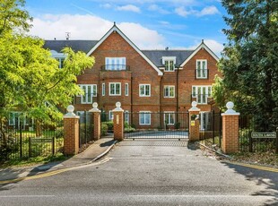 Penthouse to rent in Reigate Road, Reigate RH2