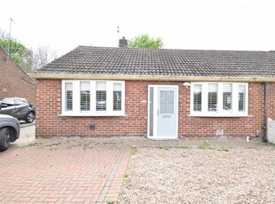 Semi-detached bungalow to rent in Cliff Park Avenue, Wakefield WF1