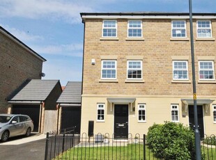 Semi-detached house to rent in Coupland Road, Selby YO8