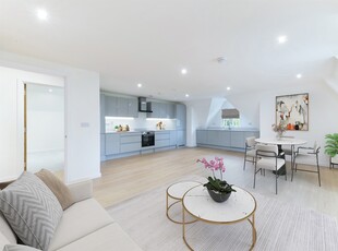 Smitham Bottom Lane, Purley - 2 bedroom ground floor flat