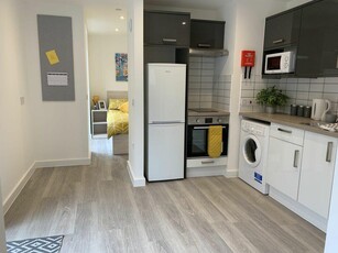 Studio flat for rent in 1 Queningate Mews Ref - 3446, CT1
