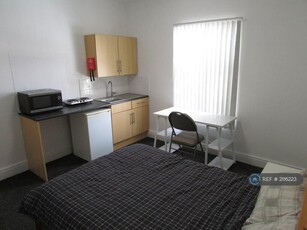Studio flat for rent in Bills Included - Single Occupancy, Coventry, CV2