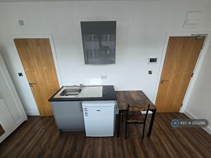 Studio flat for rent in Tontine Street, Stoke-On-Trent, ST1