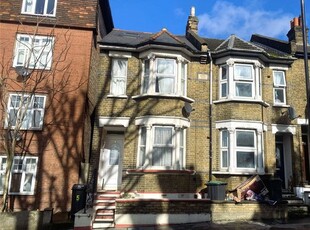 Studio to rent in Coombe Road, South Croydon, London CR0